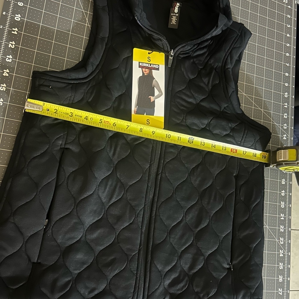 Kirkland Signature Dark Quilted Vest - Picture 3 of 5